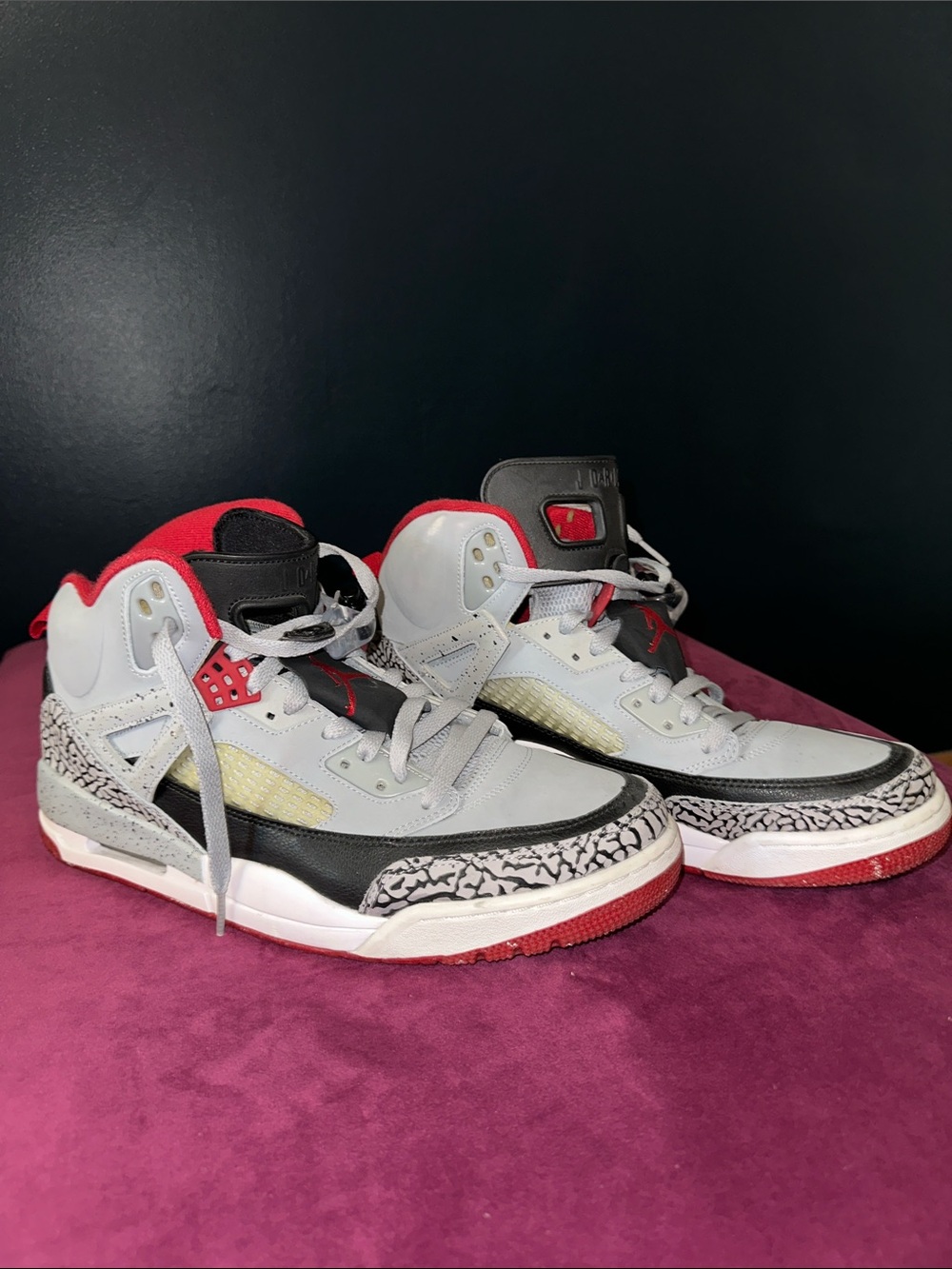 Jordan Spizike
Wolf Grey